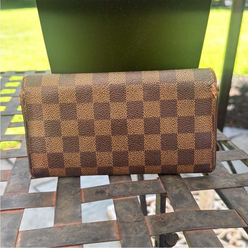 Louis Vuitton Checkered Wallet with Button Closure - Picture 2 of 12